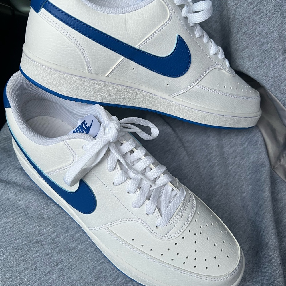Nike Men's White and Blue Sneakers